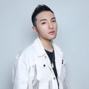 把腿张开绑在床上任人玩弄动漫
